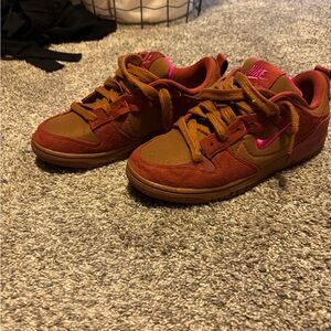 8.5 nike low disrupt